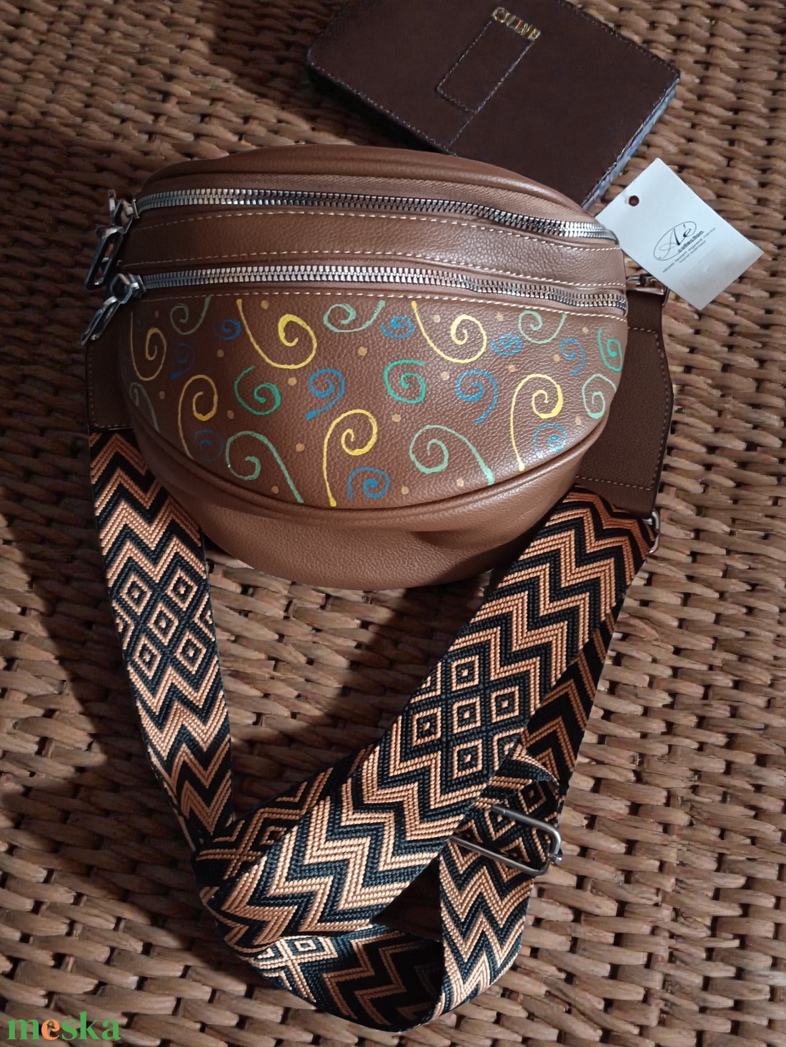 Műbőr válltáska, egyedi, kézzel festett, egyedi mintával. - táska & tok - kézitáska & válltáska - vállon átvethető táska - Meska.hu