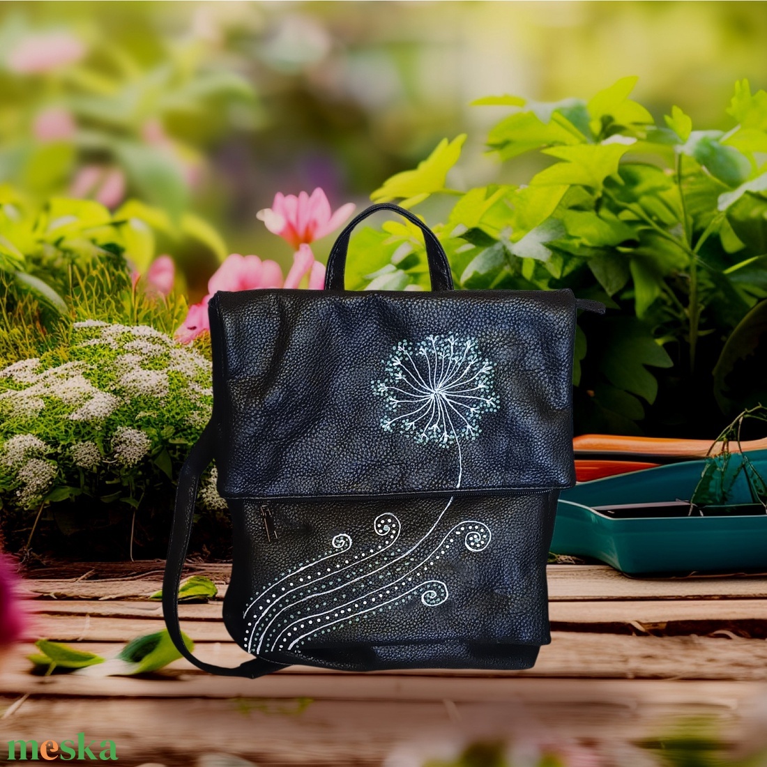 Műbőr kézi, váll és hátitáska, kézzel festett mintával! - táska & tok - hátizsák - hátizsák - Meska.hu