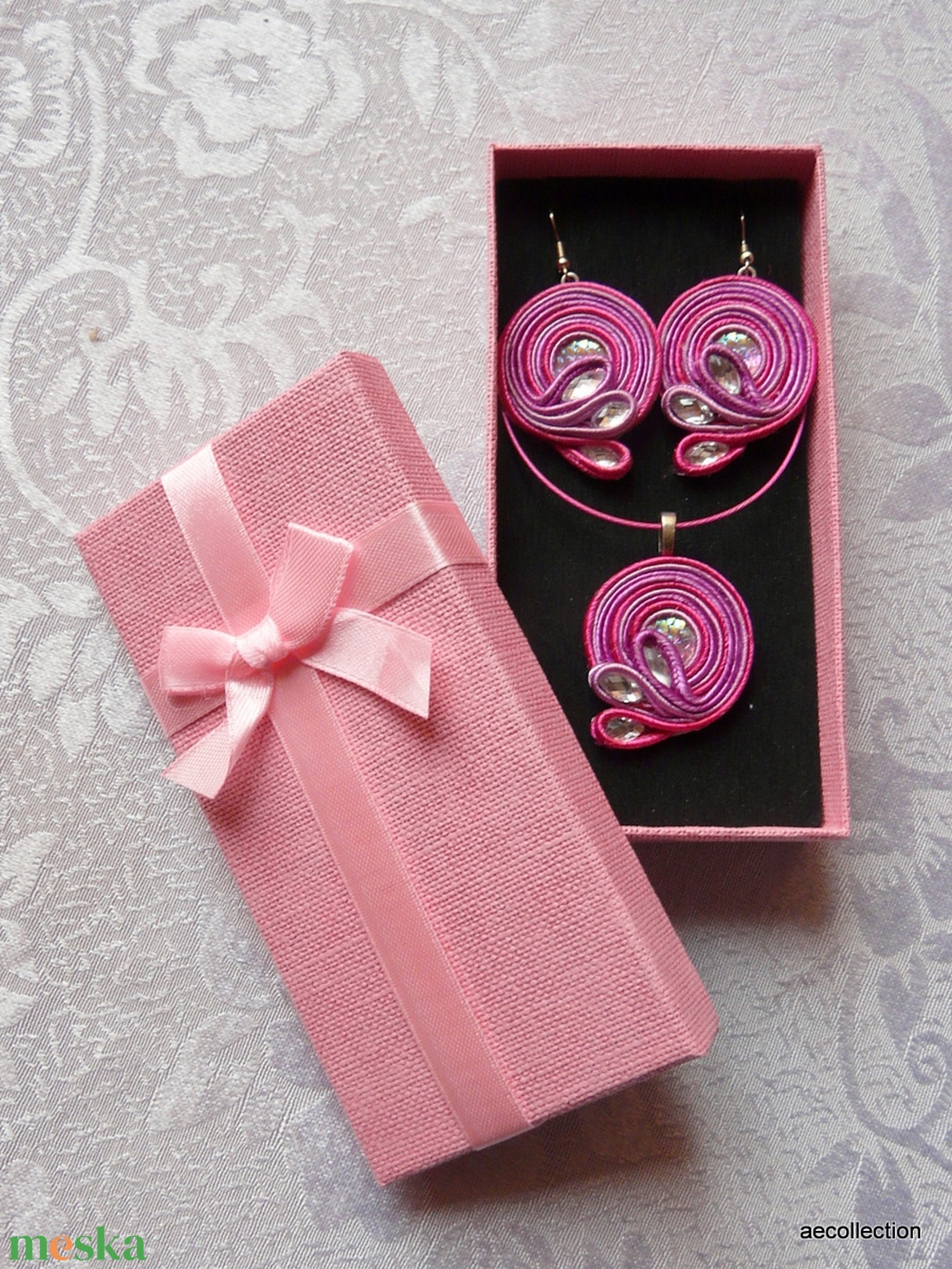 Sujtás ékszergarnitúra  - ékszer - fülbevaló - lógó fülbevaló - Meska.hu