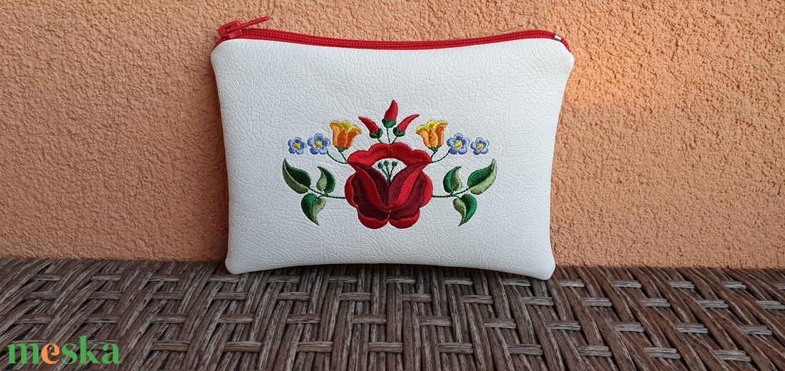 Hímzett Neszi -  - Meska.hu