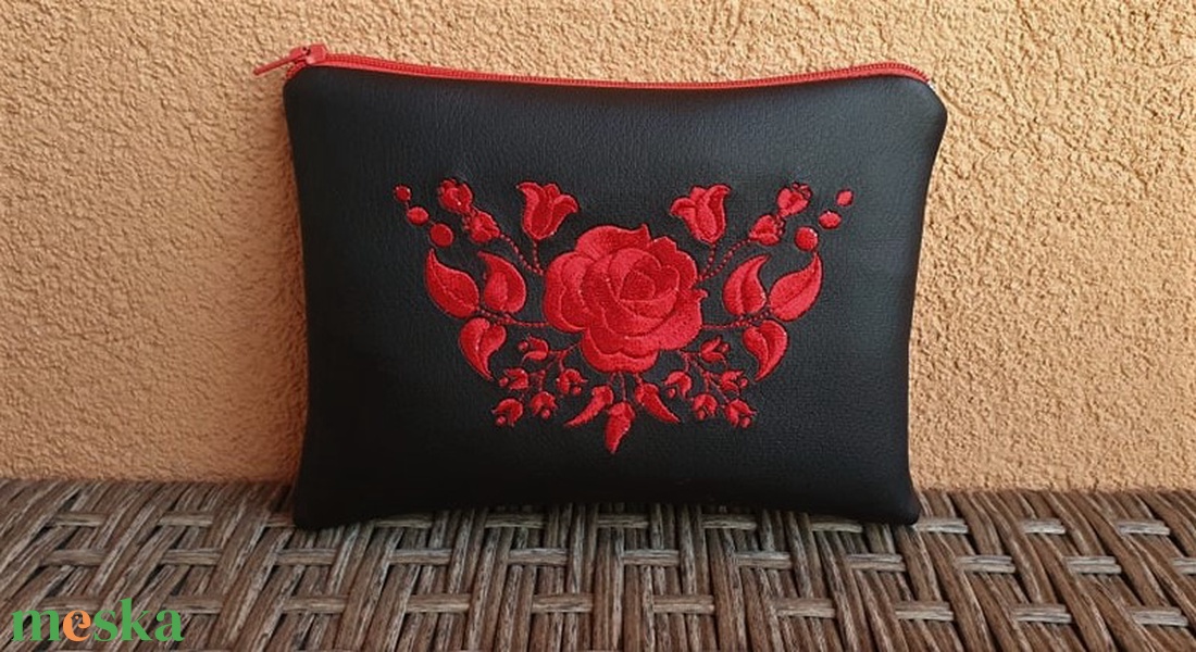 Hímzet neszi - táska & tok - neszesszer - Meska.hu