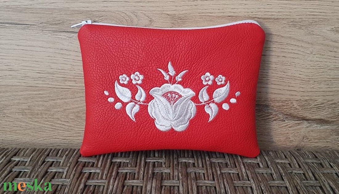 Hímzett neszi - táska & tok - neszesszer - Meska.hu