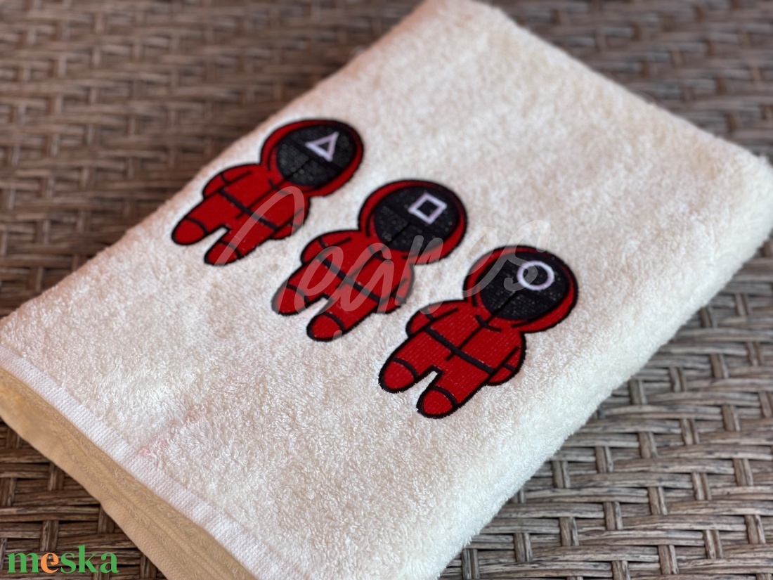 Hímzett Squid Game törölköző - otthon & életmód - fürdőszoba - törölköző - Meska.hu