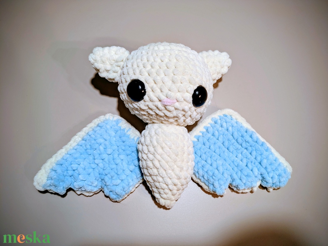 Egyedi horgolt fehér denevér � Puha amigurumi figura - játék & sport - plüssállat & játékfigura - denevér - Meska.hu