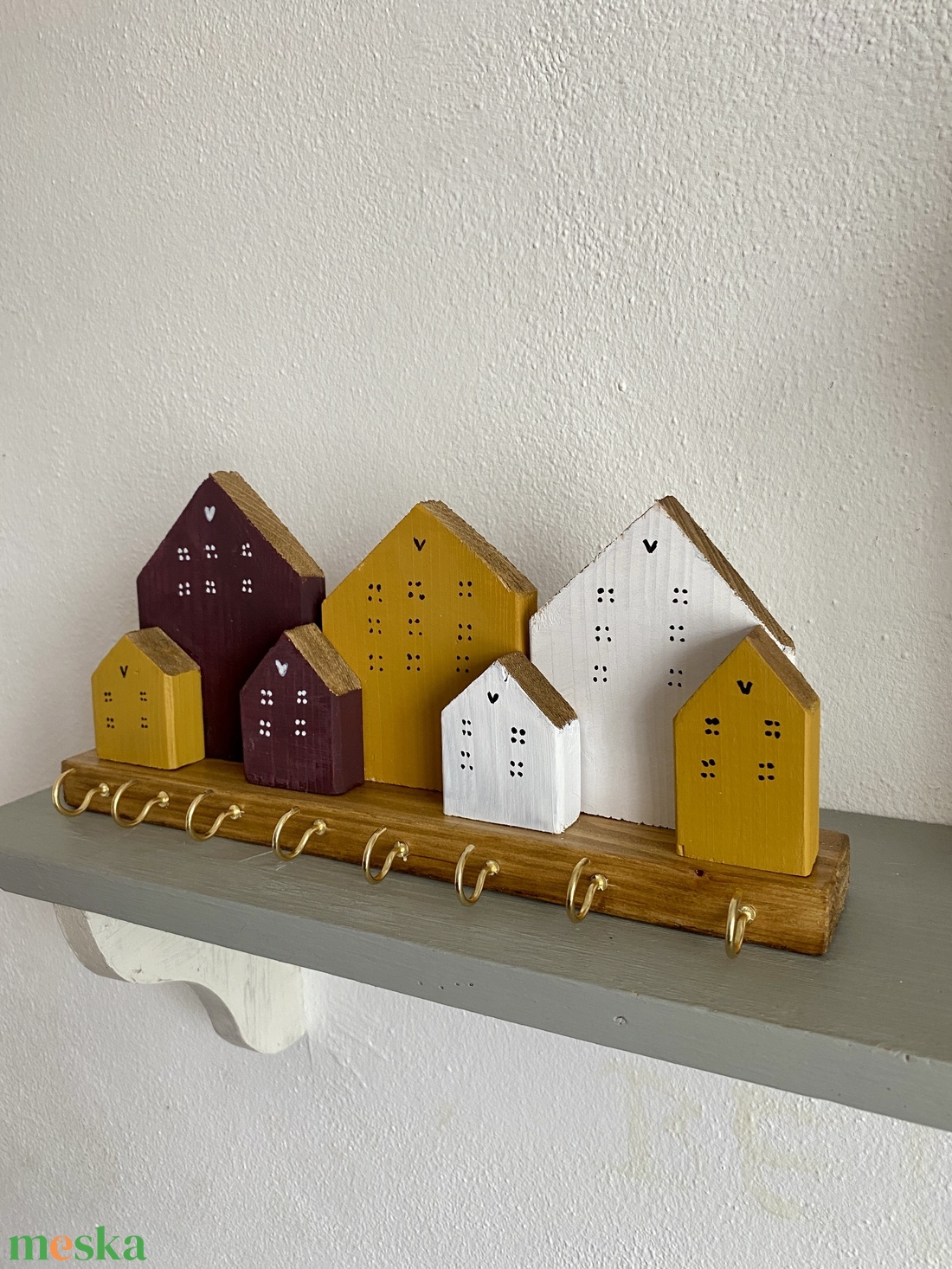 Fali kulcstartó okker, fehér, bordó házikókkal - otthon & életmód - dekoráció - fali és függő dekoráció - fali kulcstartó - Meska.hu