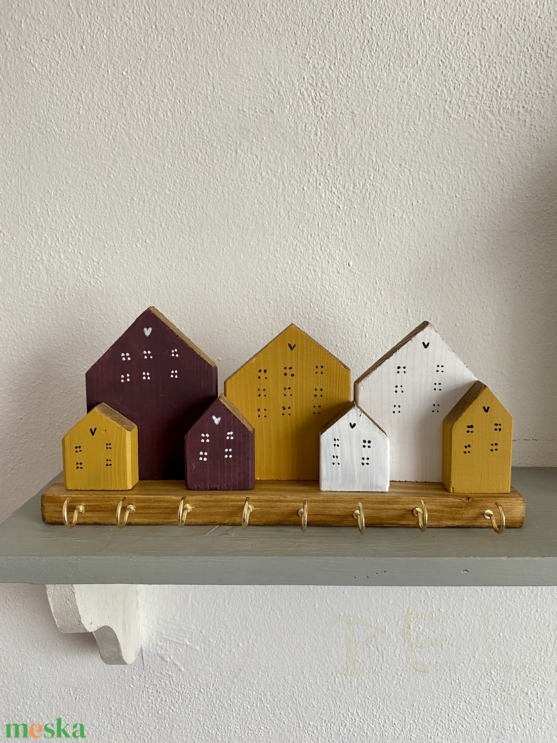 Fali kulcstartó okker, fehér, bordó házikókkal - otthon & életmód - dekoráció - fali és függő dekoráció - fali kulcstartó - Meska.hu
