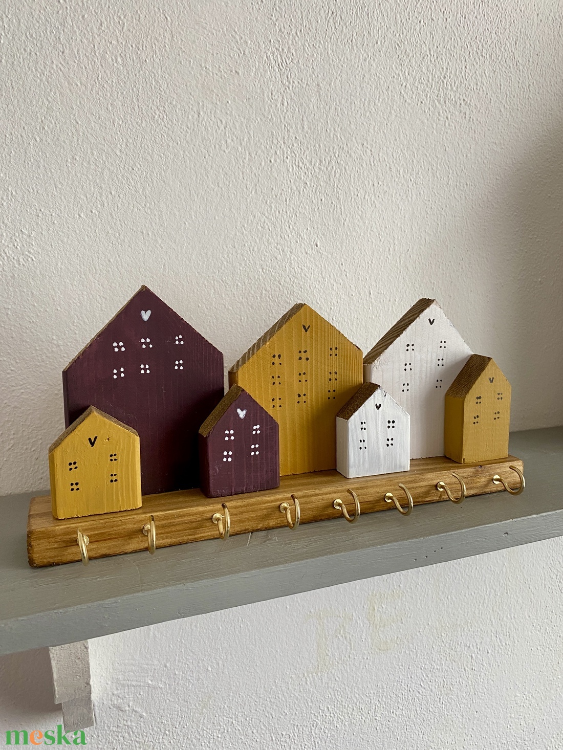 Fali kulcstartó okker, fehér, bordó házikókkal - otthon & életmód - dekoráció - fali és függő dekoráció - fali kulcstartó - Meska.hu