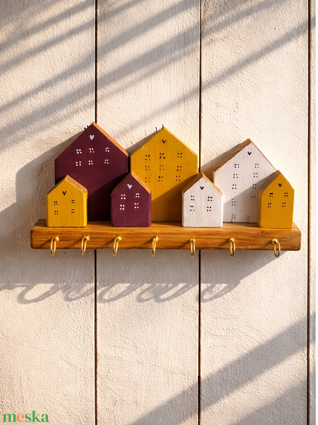 Fali kulcstartó okker, fehér, bordó házikókkal - otthon & életmód - dekoráció - fali és függő dekoráció - fali kulcstartó - Meska.hu