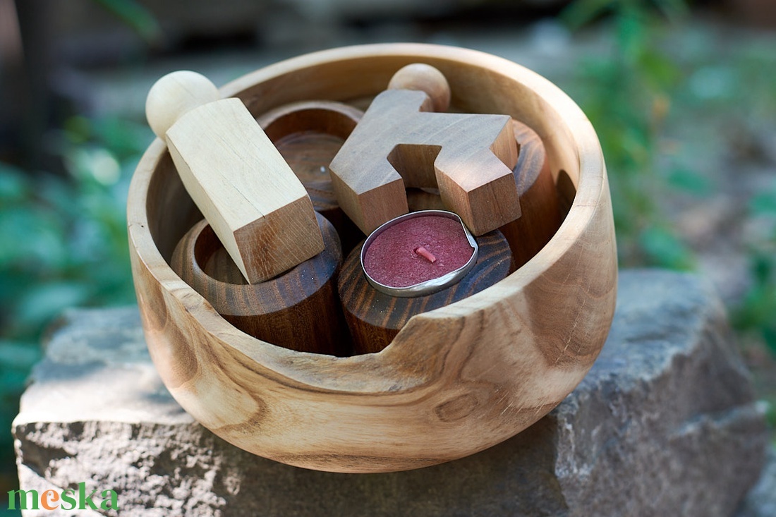 Esztergált fa tál - otthon & életmód - dekoráció - asztal és polc dekoráció - dekorációs tál, tartó - Meska.hu