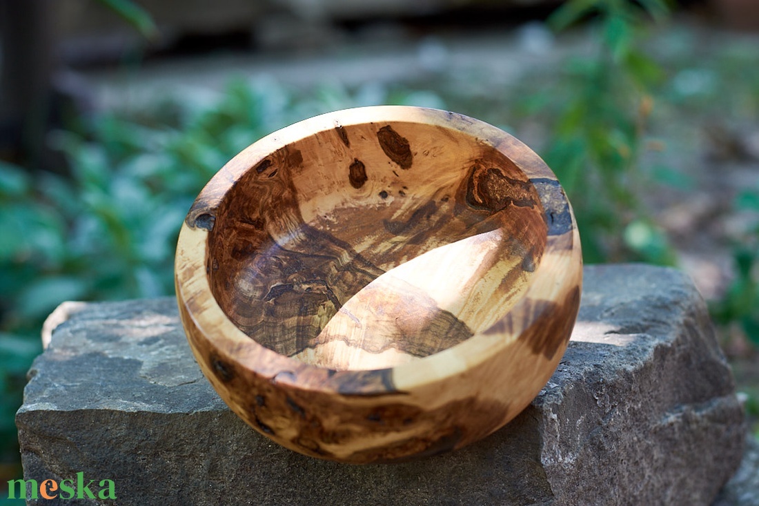 Esztergált fa tál - otthon & életmód - dekoráció - asztal és polc dekoráció - dekorációs tál, tartó - Meska.hu