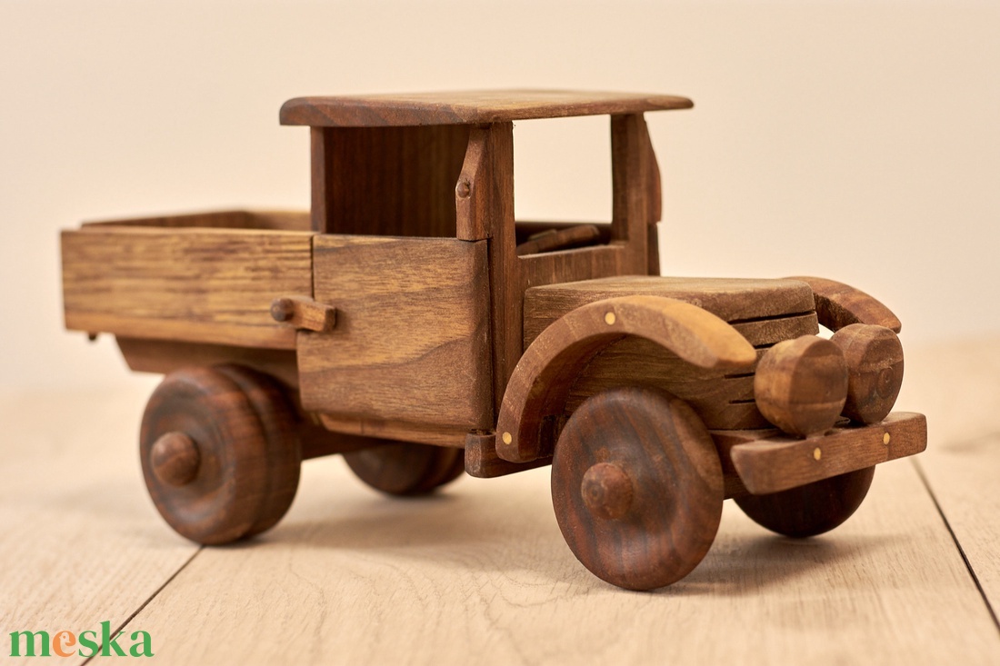Fa autó - 'Paprika' - otthon & életmód - dekoráció - dísztárgy - Meska.hu