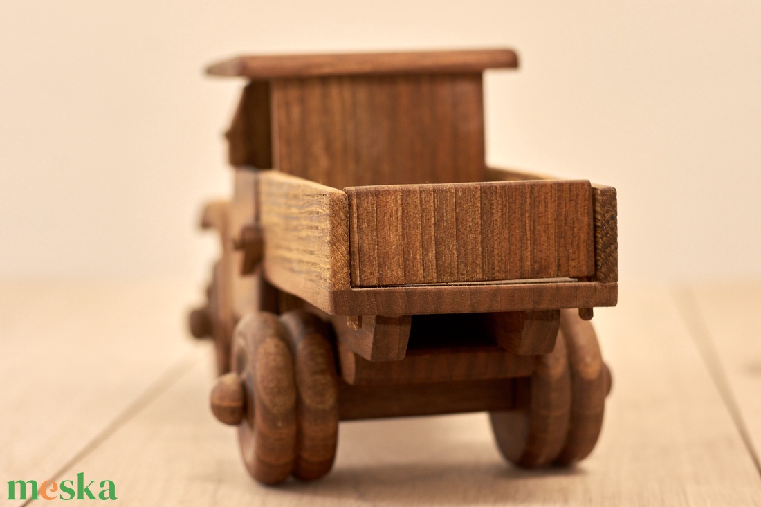 Fa autó - 'Paprika' - otthon & életmód - dekoráció - dísztárgy - Meska.hu