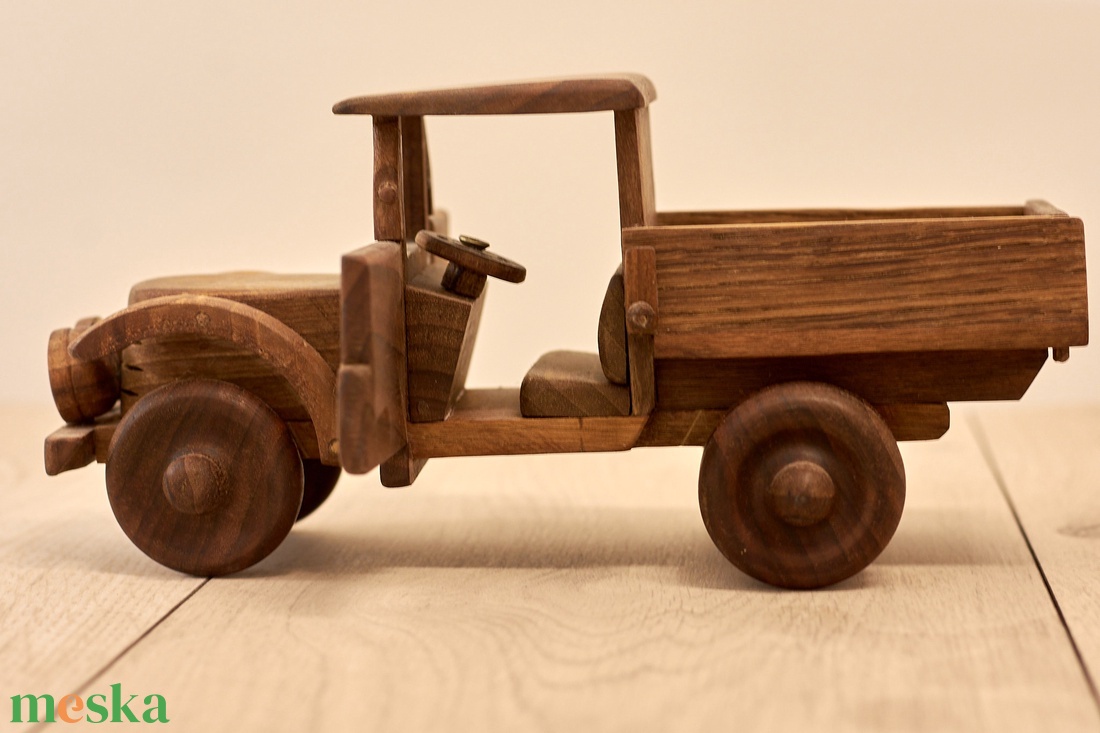 Fa autó - 'Paprika' - otthon & életmód - dekoráció - dísztárgy - Meska.hu