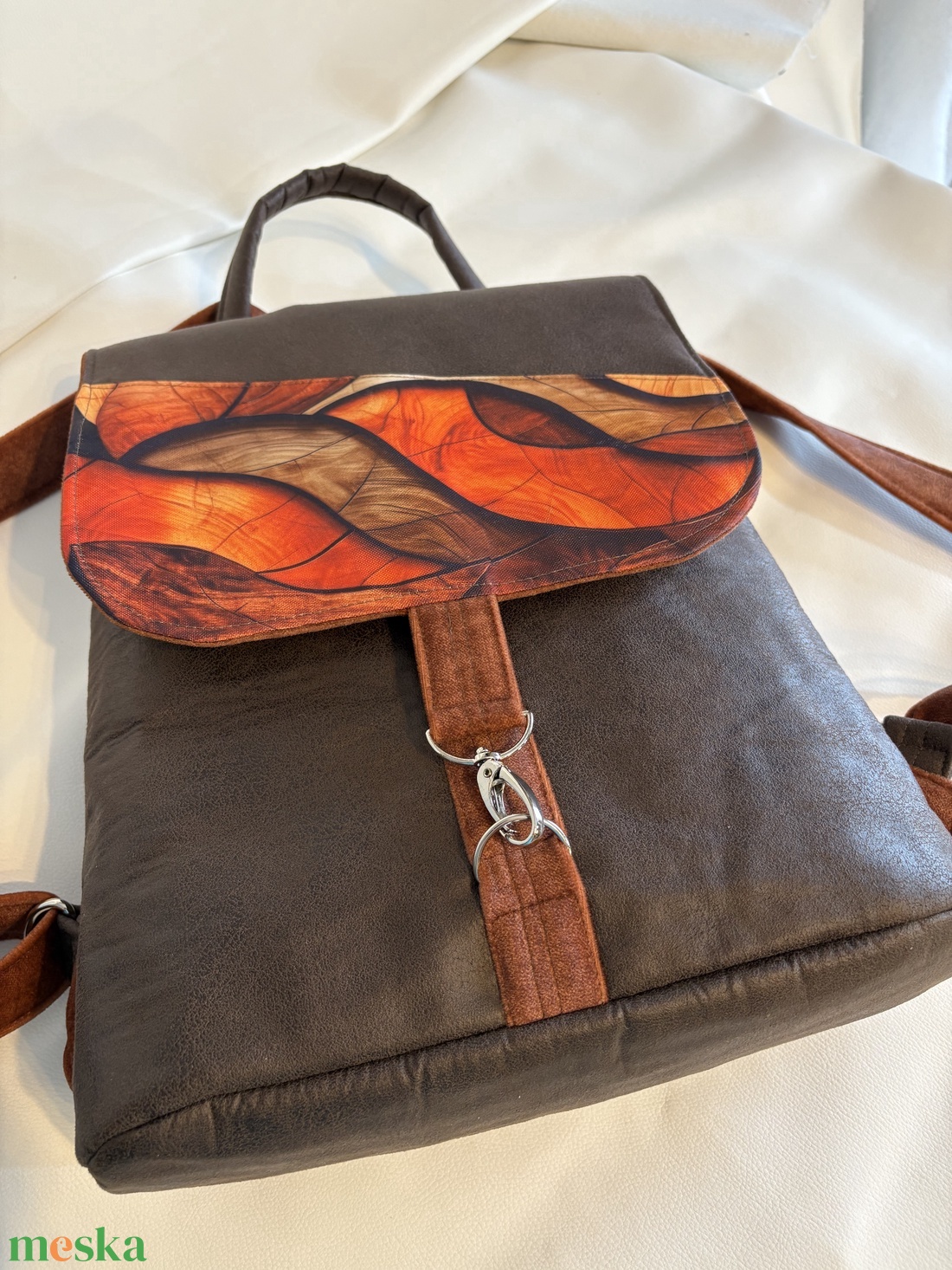 Barna hátitáska egyedi mintával - táska & tok - hátizsák - hátizsák - Meska.hu