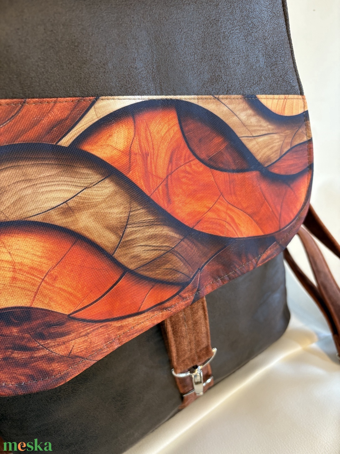 Barna hátitáska egyedi mintával - táska & tok - hátizsák - hátizsák - Meska.hu