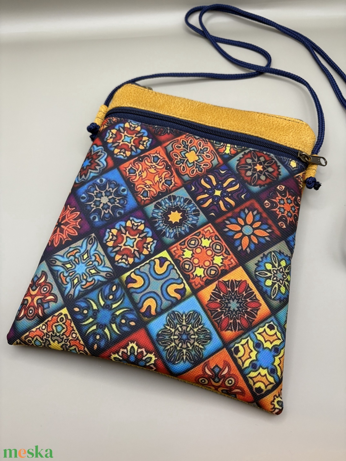 Telefontartó kis válltáska - táska & tok - pénztárca & más tok - telefontok - Meska.hu