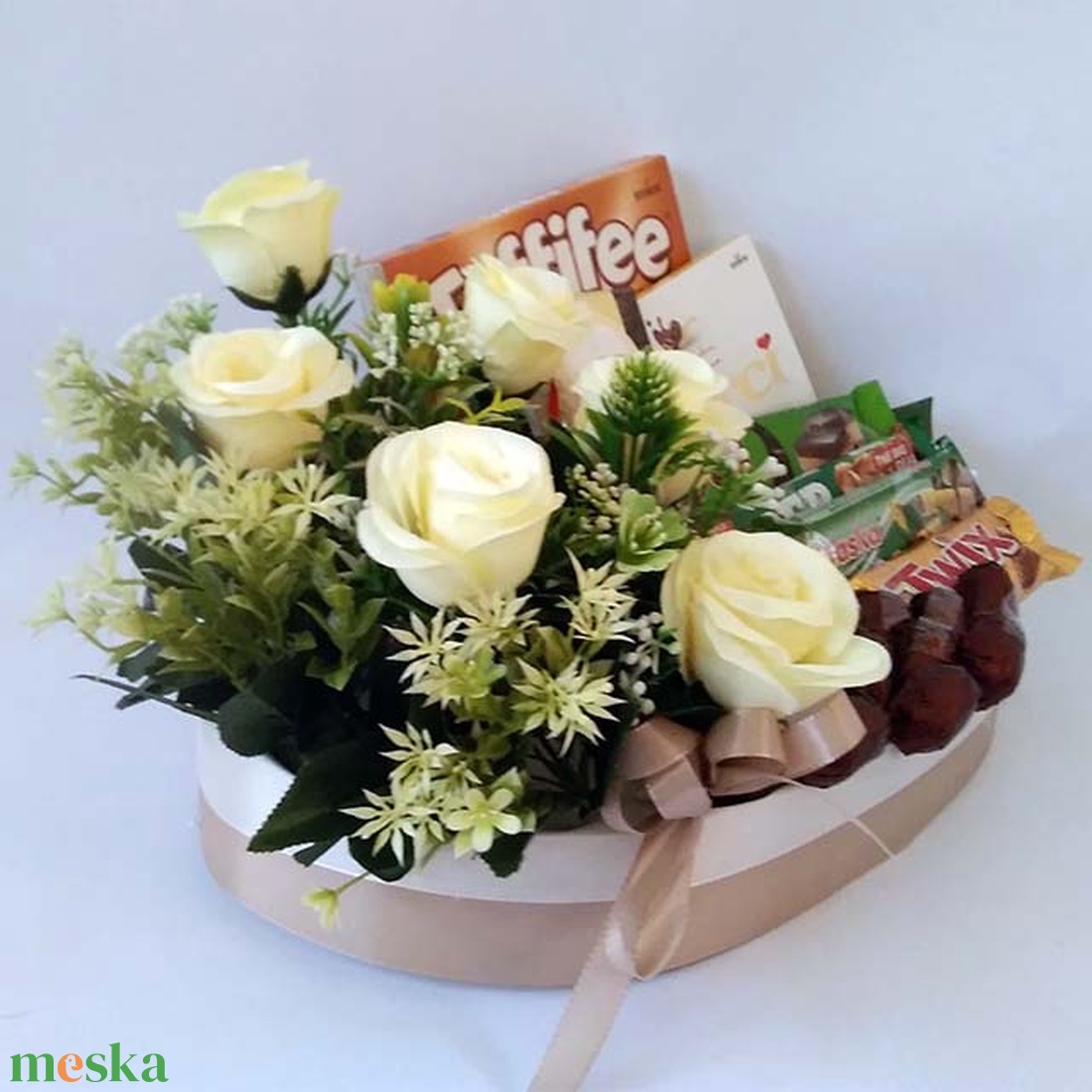 Ajándék csomag virág díszítéssel - élelmiszer - édesség - Meska.hu