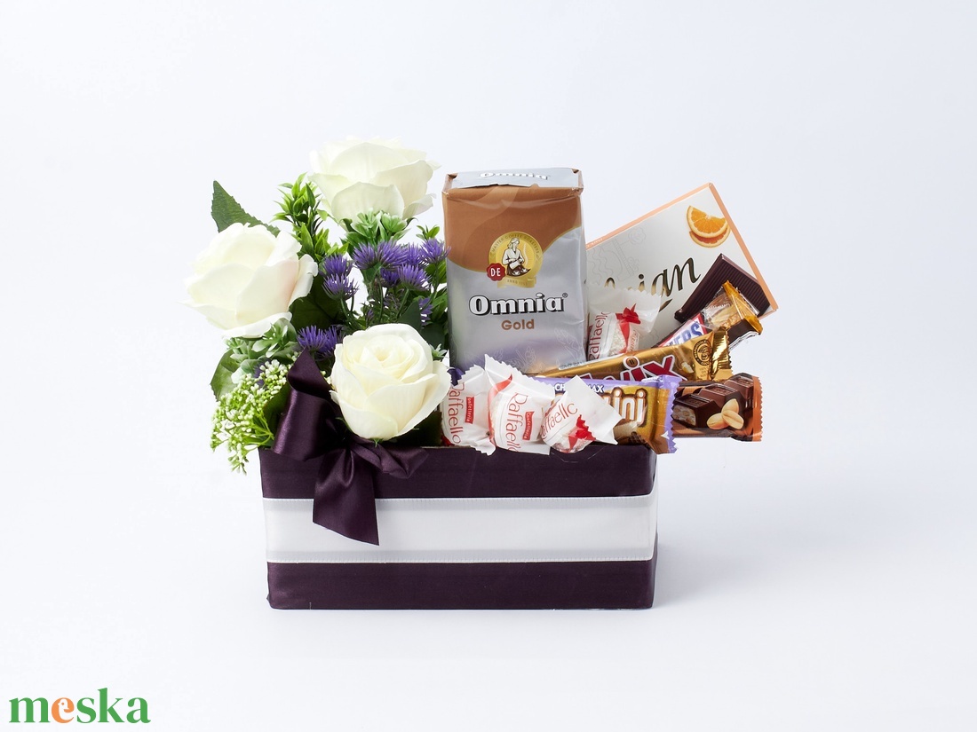 Ajándék csomag rózsa díszítéssel - élelmiszer - édesség - Meska.hu