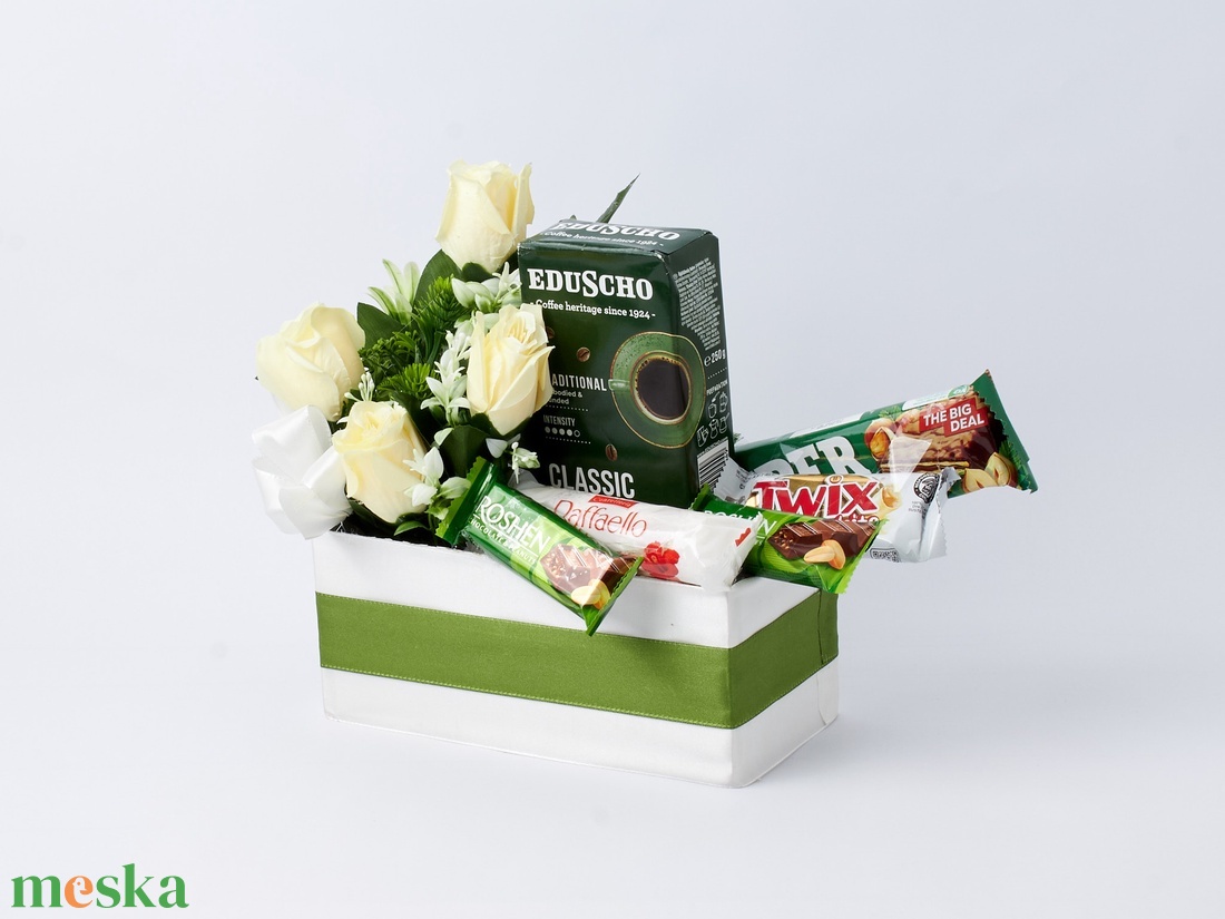 Ajándék csomag rózsa díszítéssel - élelmiszer - édesség - Meska.hu Ajándék csomag rózsa díszítéssel - élelmiszer - édesség - Meska.hu