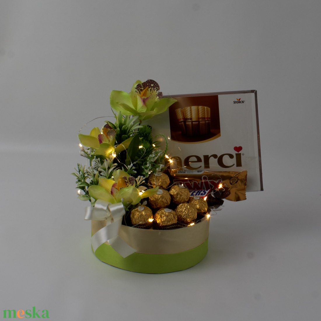 Ajándék csomag orchidea  díszítéssel - élelmiszer - édesség - Meska.hu
