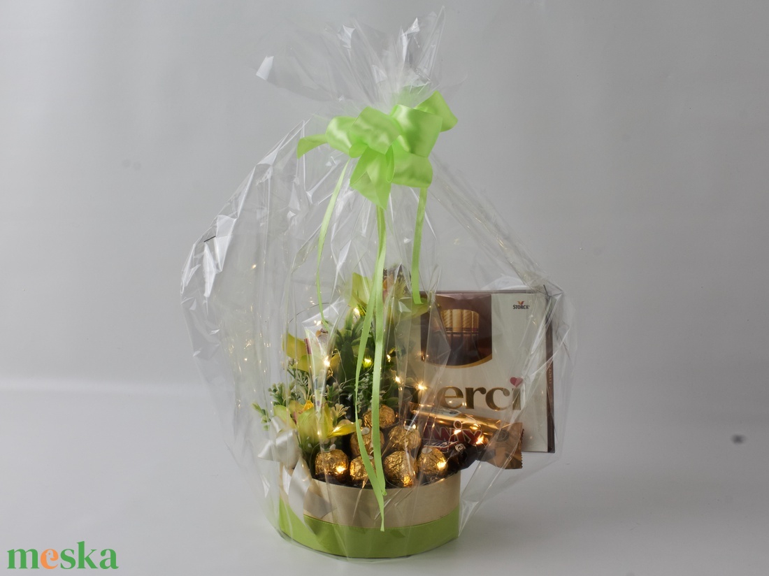 Ajándék csomag orchidea  díszítéssel - élelmiszer - édesség - Meska.hu