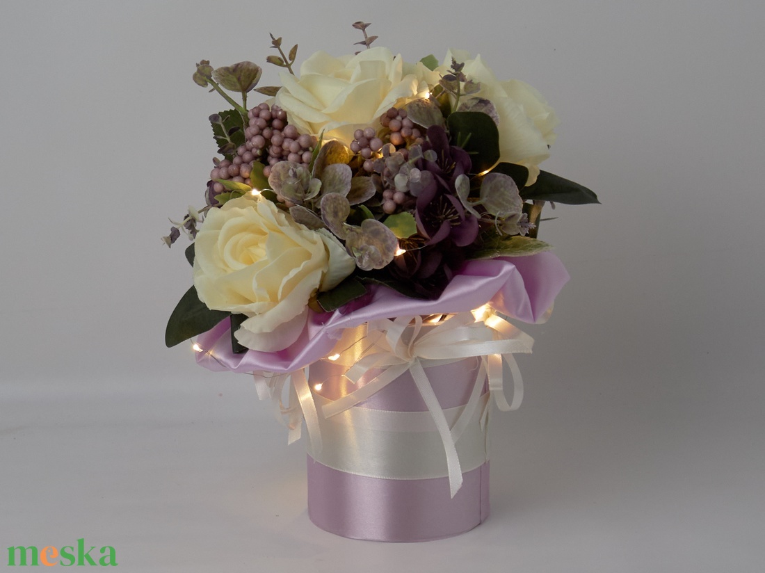 Virágbox lila díszítéssel - otthon & életmód - dekoráció - asztal és polc dekoráció - asztaldísz - Meska.hu Virágbox lila díszítéssel - otthon & életmód - dekoráció - asztal és polc dekoráció - asztaldísz - Meska.hu