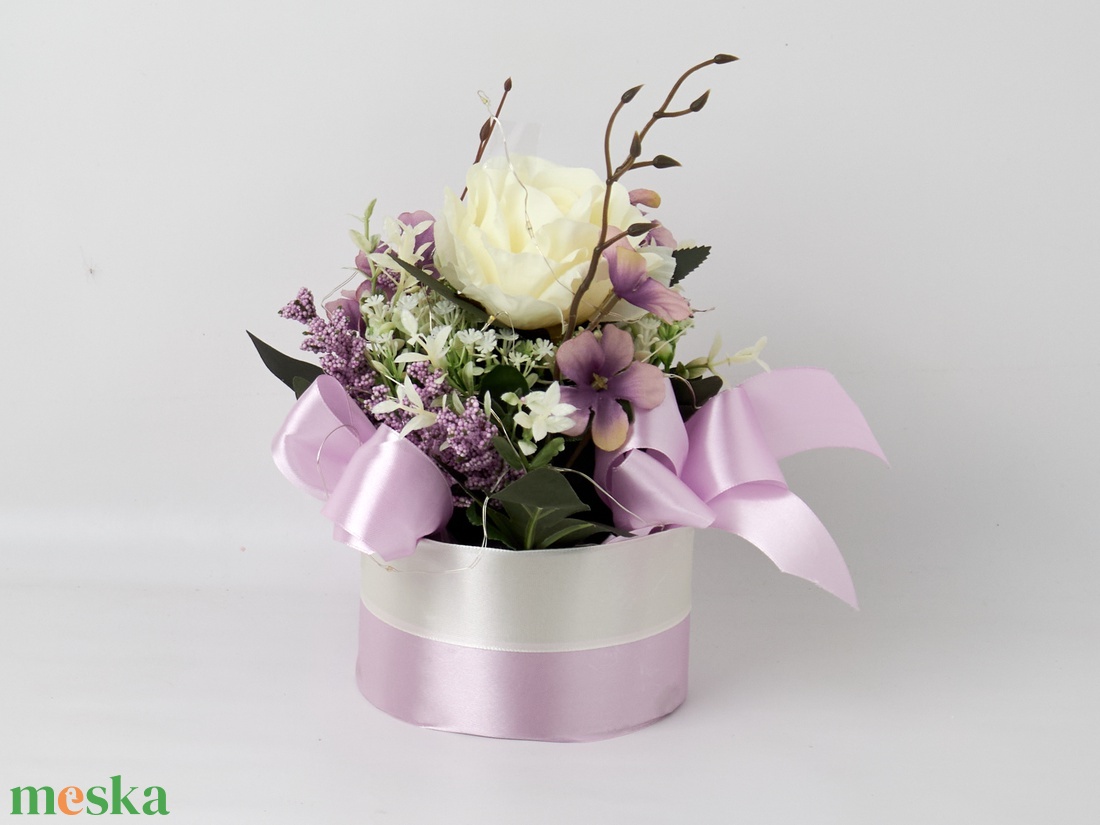 Virágbox lila díszítéssel - otthon & életmód - dekoráció - asztal és polc dekoráció - asztaldísz - Meska.hu Virágbox lila díszítéssel - otthon & életmód - dekoráció - asztal és polc dekoráció - asztaldísz - Meska.hu