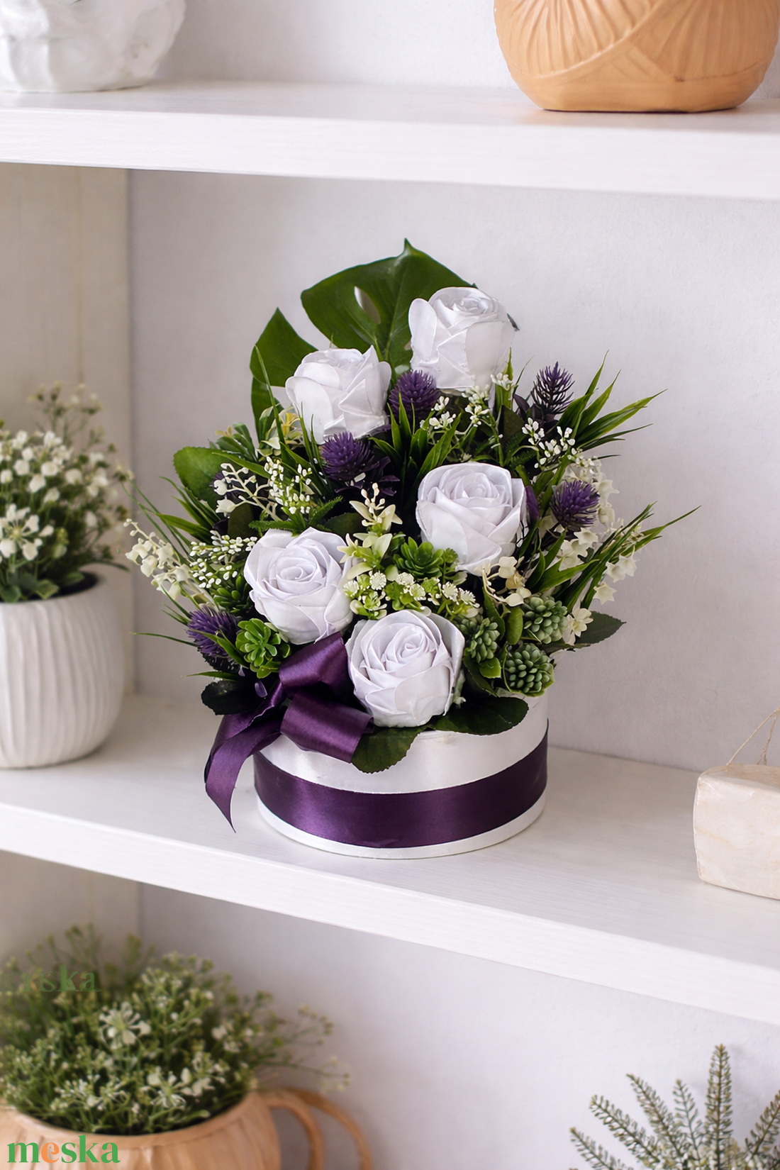 5 szál fehér rózsa lila díszítéssel - otthon & életmód - virágdekoráció - virágok - virágbox - Meska.hu