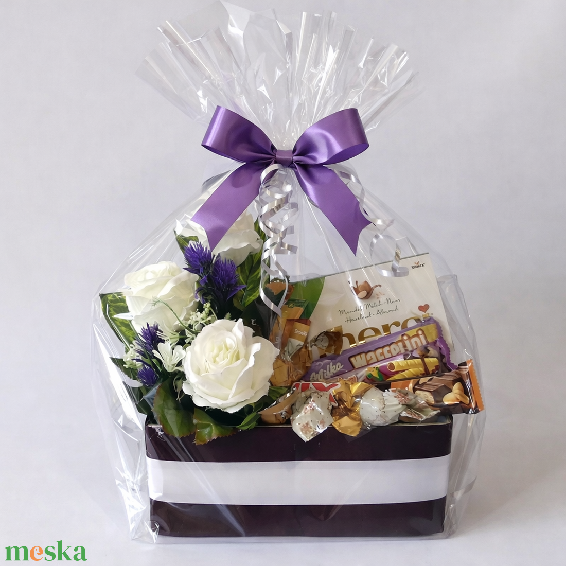 Ajándék csomag rózsa díszítéssel - élelmiszer - édesség - kézműves csokoládé - Meska.hu