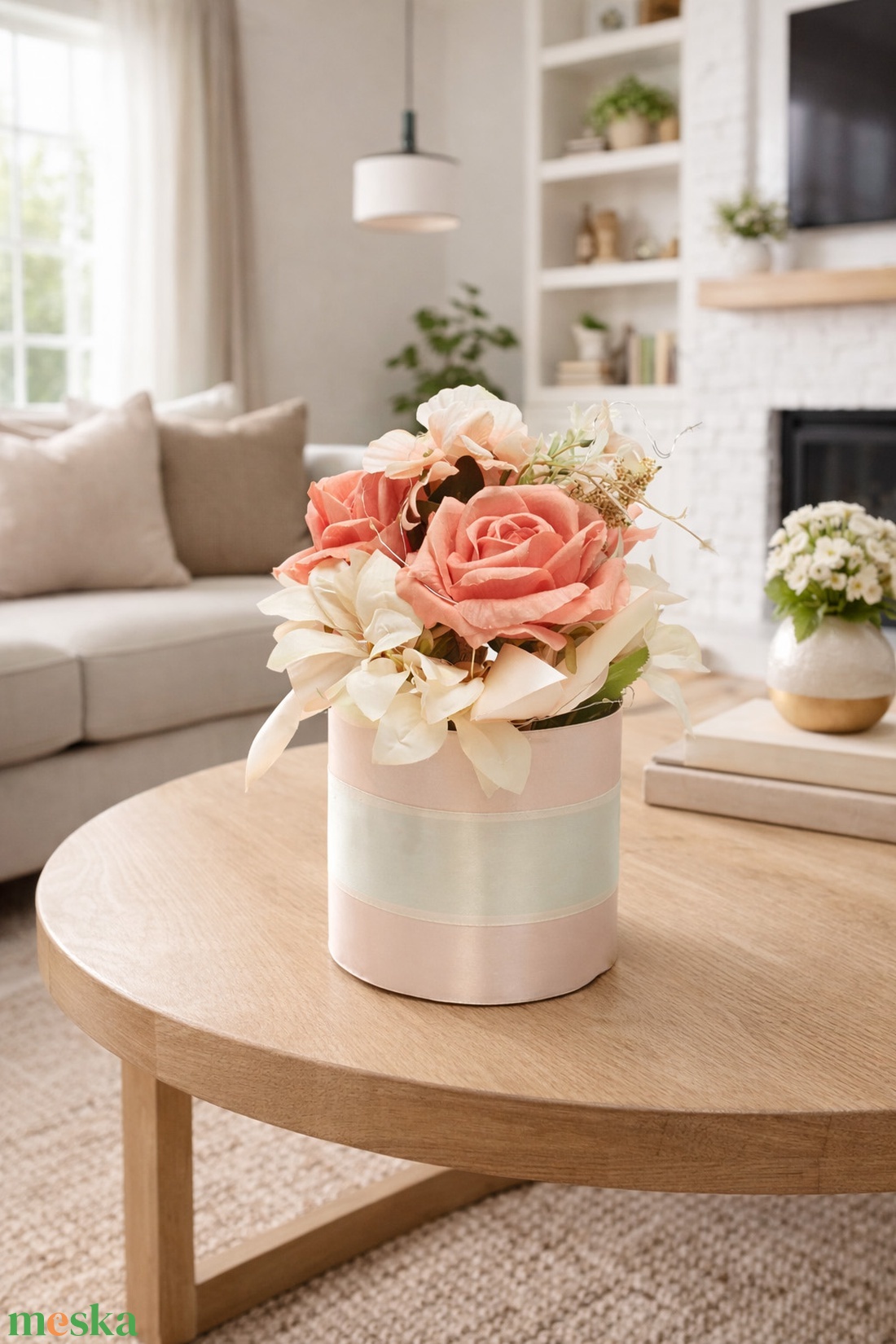 Barack színű rózsás virágbox krém liliommal � elegáns dekoráció / ajándék - otthon & életmód - dekoráció - asztal és polc dekoráció - asztaldísz - Meska.hu