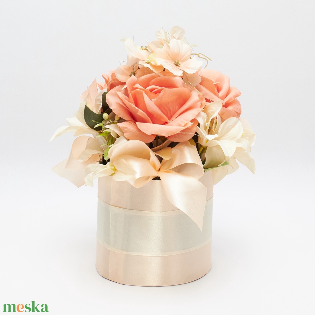 Barack színű rózsás virágbox krém liliommal � elegáns dekoráció / ajándék - otthon & életmód - dekoráció - asztal és polc dekoráció - asztaldísz - Meska.hu