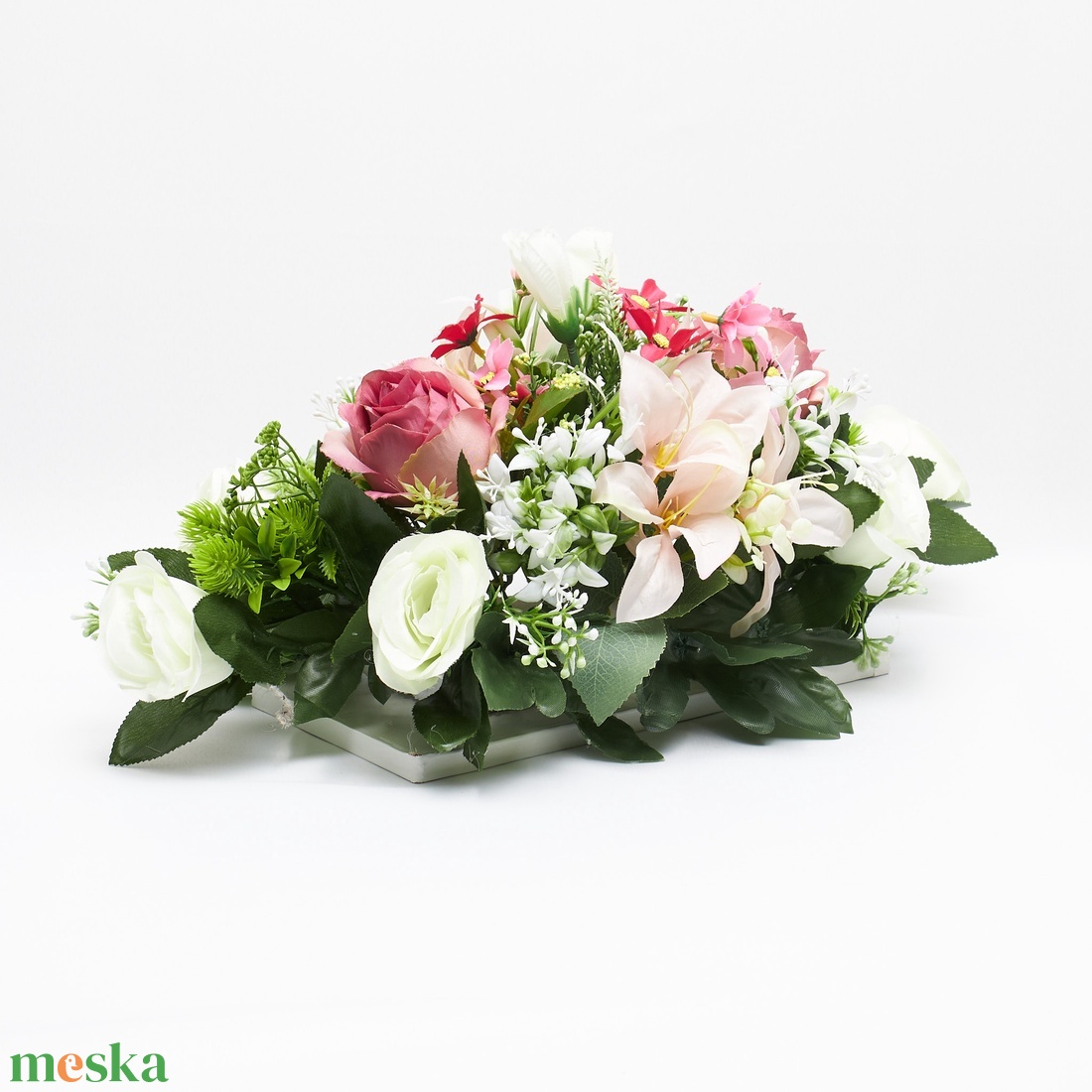 Elegáns rózsás virágkompozíció, asztaldísz ,romantikus dekoráció - otthon & életmód - dekoráció - asztal és polc dekoráció - asztaldísz - Meska.hu