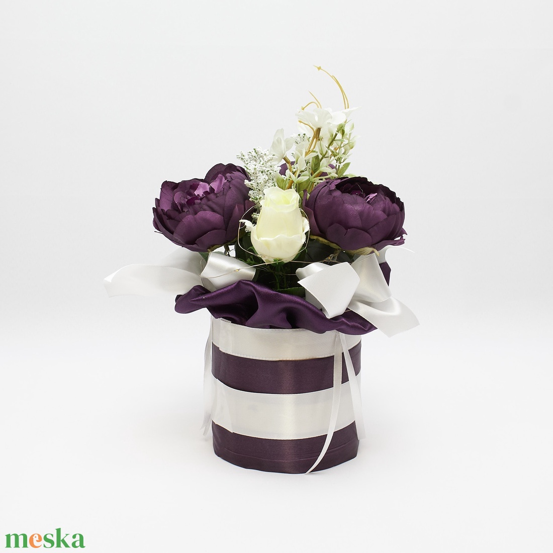 Elegáns virágbox lila és krém színvilágban - otthon & életmód - dekoráció - asztal és polc dekoráció - asztaldísz - Meska.hu