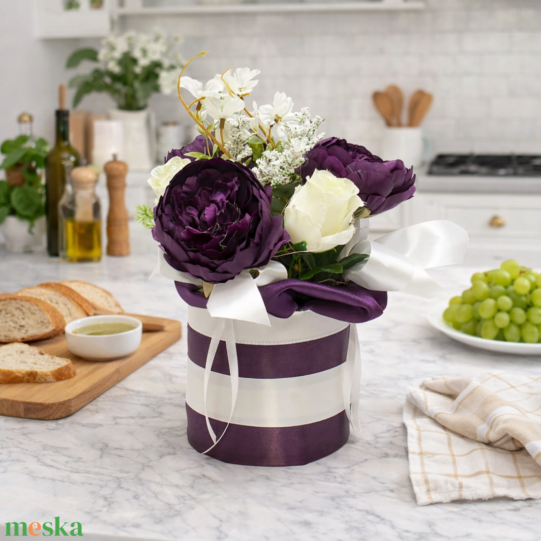 Elegáns virágbox lila és krém színvilágban - otthon & életmód - dekoráció - asztal és polc dekoráció - asztaldísz - Meska.hu