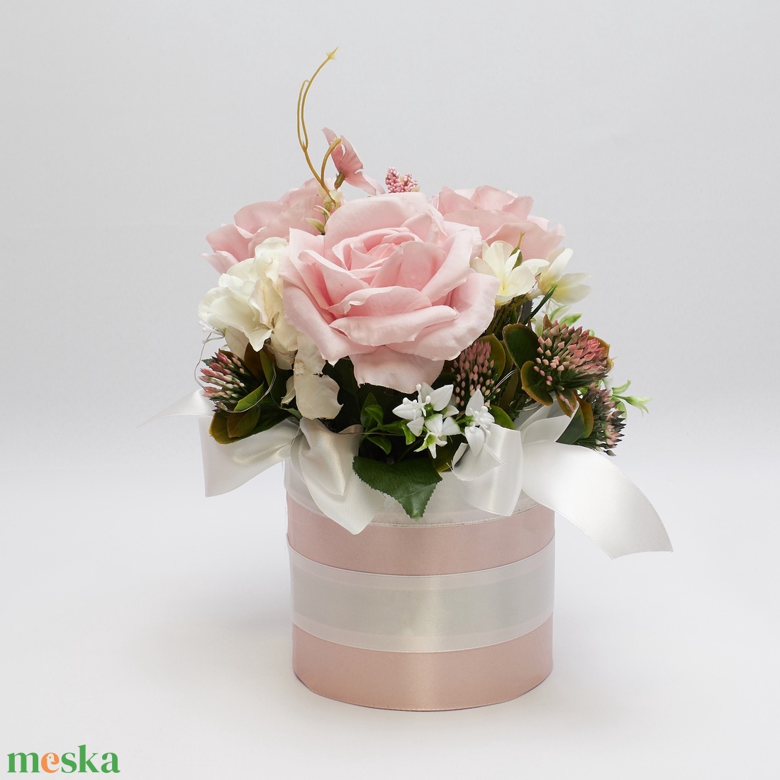 Romantikus rózsaszín virágbox � elegáns rózsás virágkompozíció ajándéknak - otthon & életmód - dekoráció - asztal és polc dekoráció - asztaldísz - Meska.hu