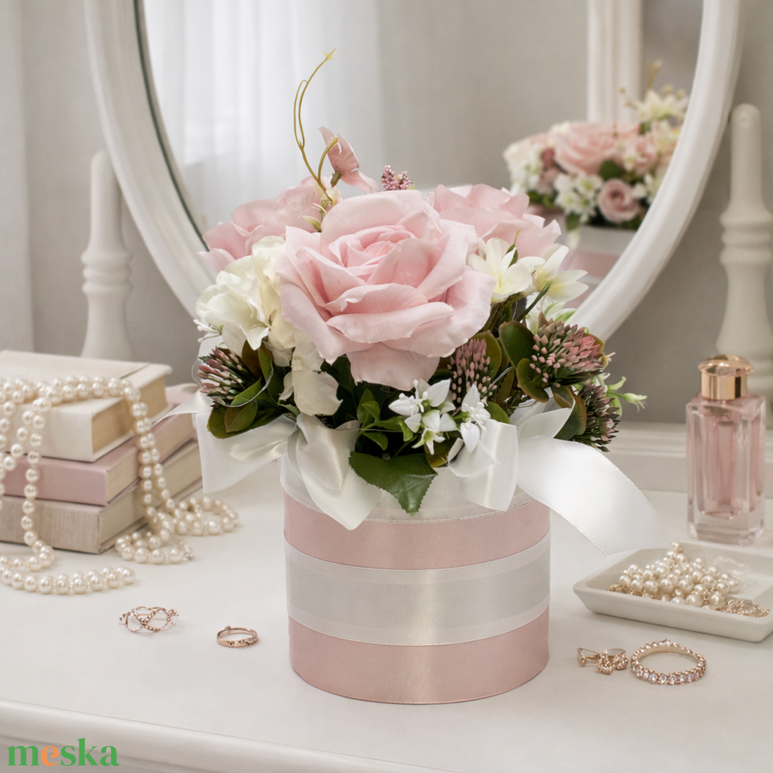 Romantikus rózsaszín virágbox � elegáns rózsás virágkompozíció ajándéknak - otthon & életmód - dekoráció - asztal és polc dekoráció - asztaldísz - Meska.hu