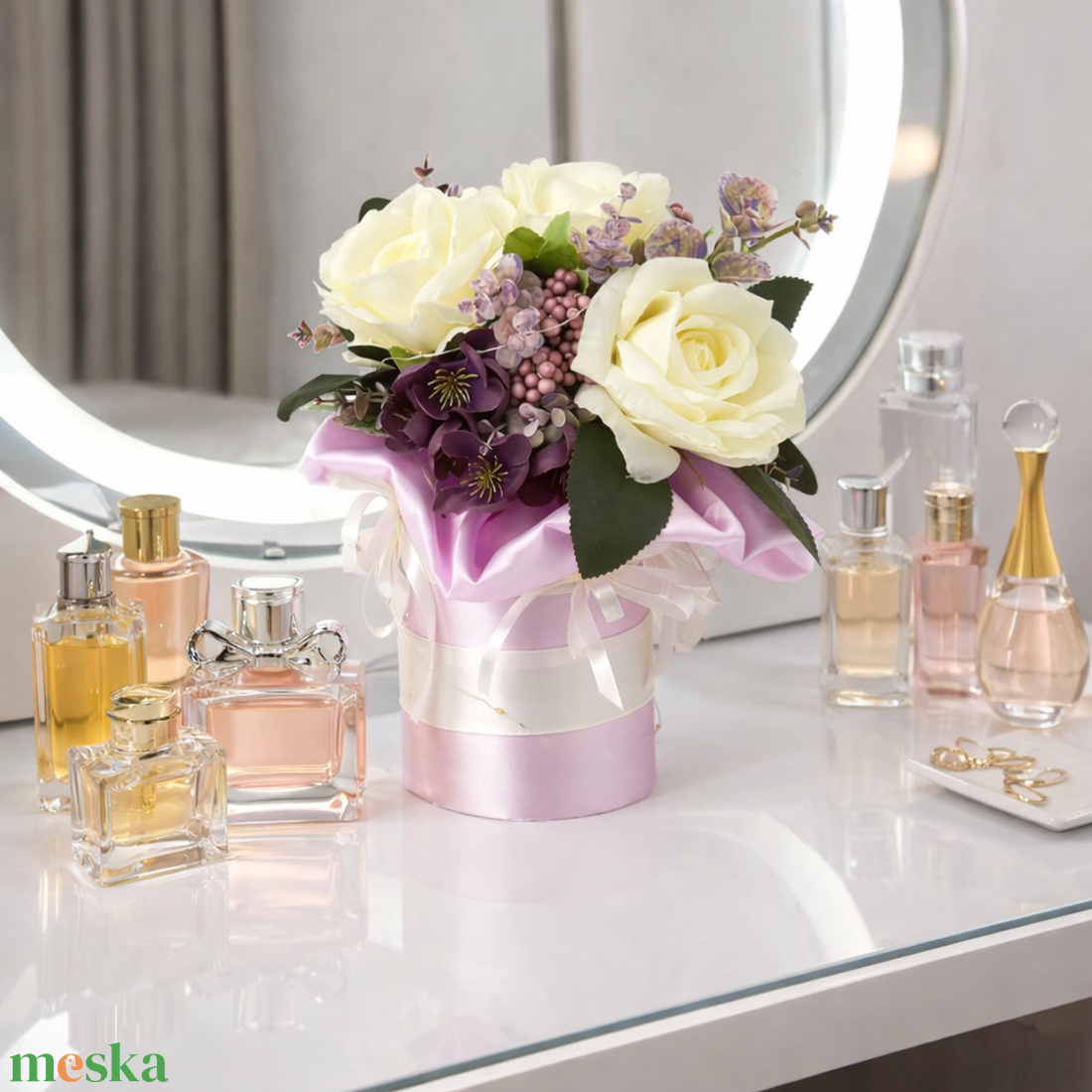 Elegáns rózsás virágbox � krém és lila virágkompozíció ajándéknak - otthon & életmód - virágdekoráció - virágok - virágbox - Meska.hu