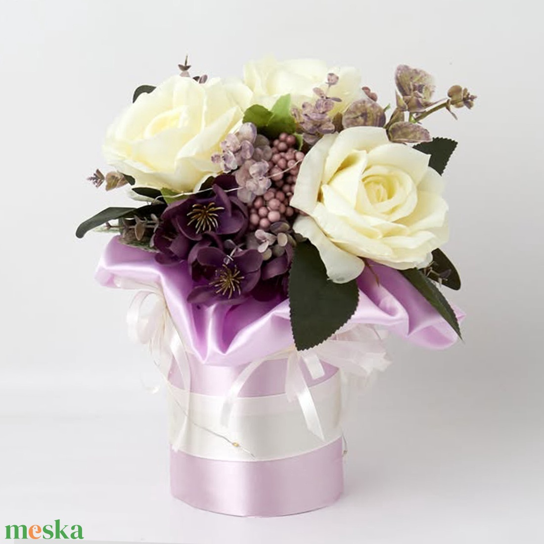 Elegáns rózsás virágbox � krém és lila virágkompozíció ajándéknak - otthon & életmód - virágdekoráció - virágok - virágbox - Meska.hu