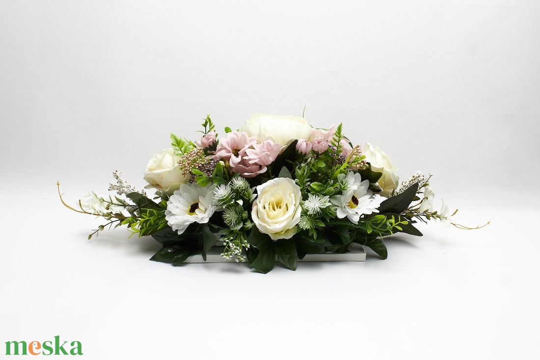 Elegáns virágos asztaldísz � romantikus rózsás virágkompozíció   - otthon & életmód - dekoráció - asztal és polc dekoráció - asztaldísz - Meska.hu