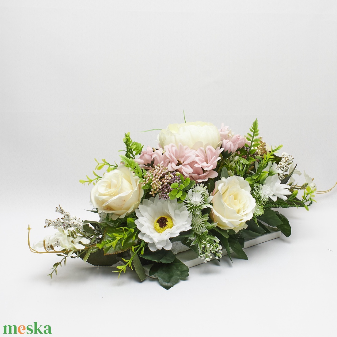 Elegáns virágos asztaldísz � romantikus rózsás virágkompozíció   - otthon & életmód - dekoráció - asztal és polc dekoráció - asztaldísz - Meska.hu