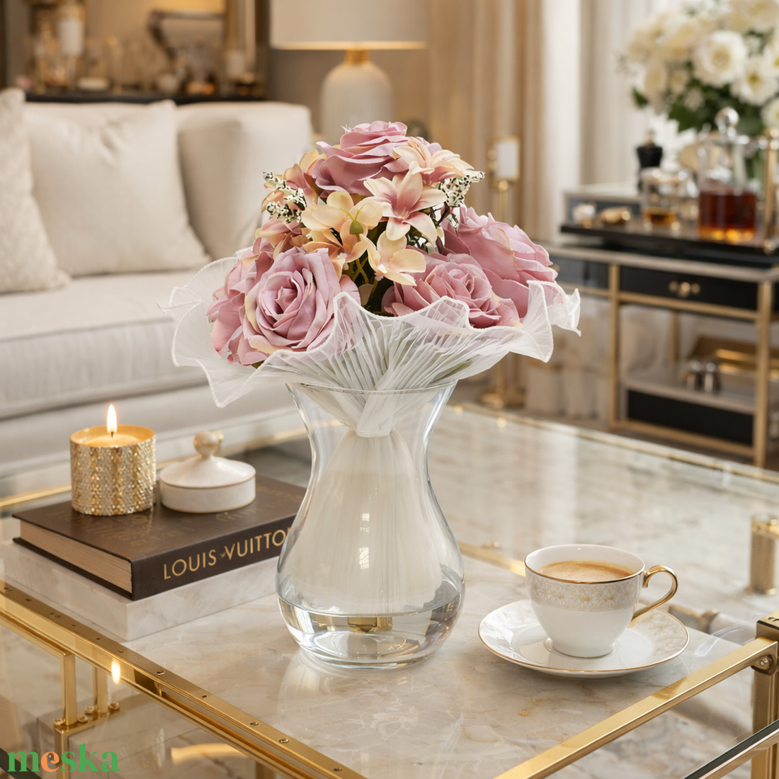 Romantikus, púder rózsaszín virágkompozíció elegáns üveg vázában. - otthon & életmód - dekoráció - asztal és polc dekoráció - asztaldísz - Meska.hu