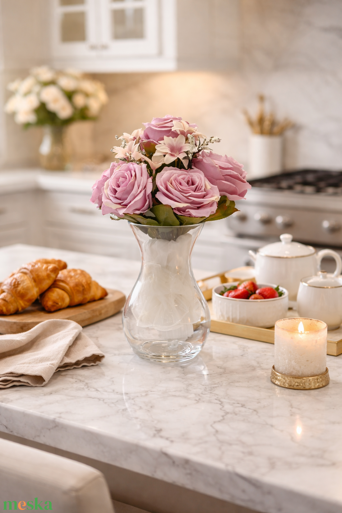 Romantikus, púder rózsaszín virágkompozíció elegáns üveg vázában. - otthon & életmód - dekoráció - asztal és polc dekoráció - asztaldísz - Meska.hu