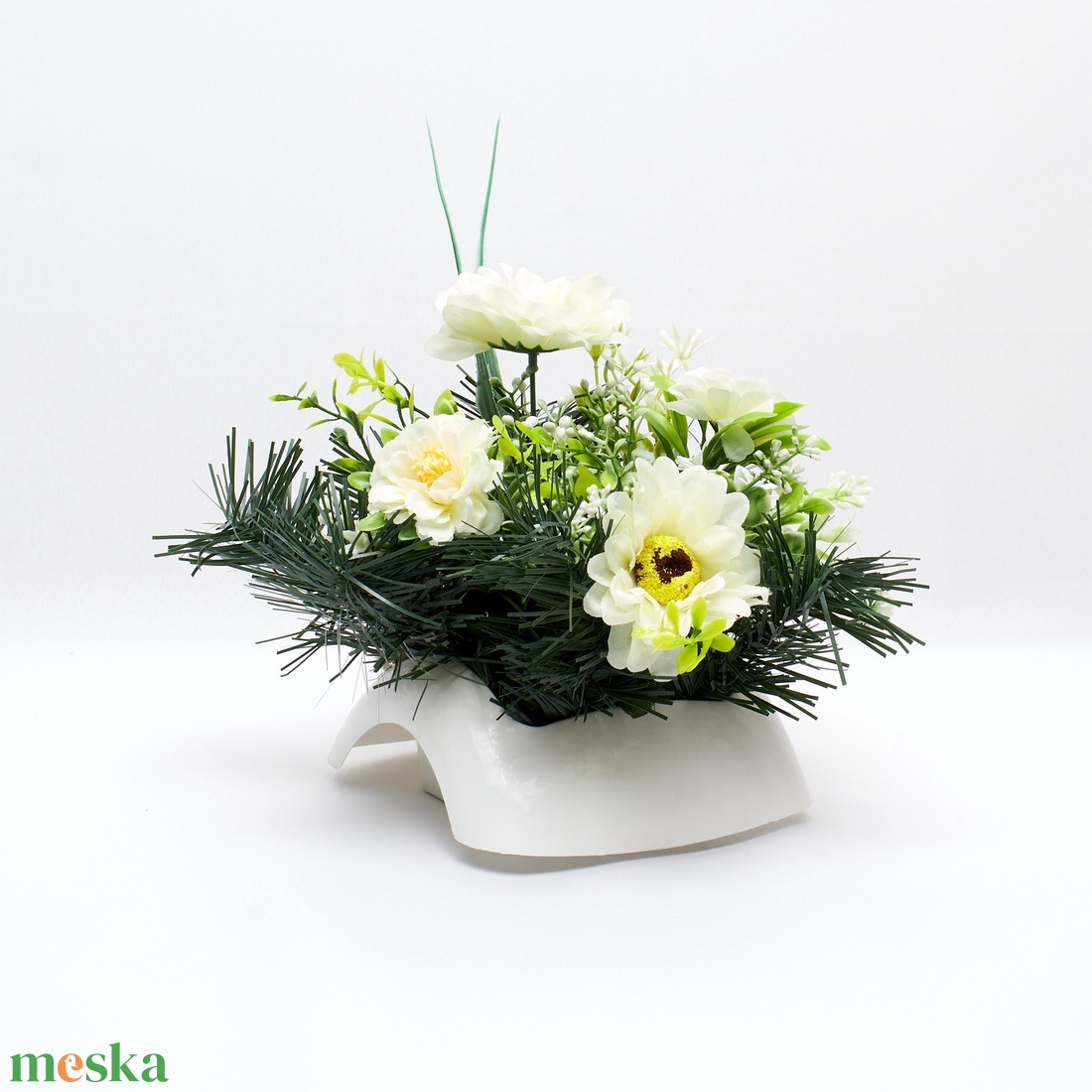 Elegáns fehér temetői dísz örökzölddel - otthon & életmód - vallás - temetkezési tárgy - sírdísz, kegyeleti dísz - Meska.hu