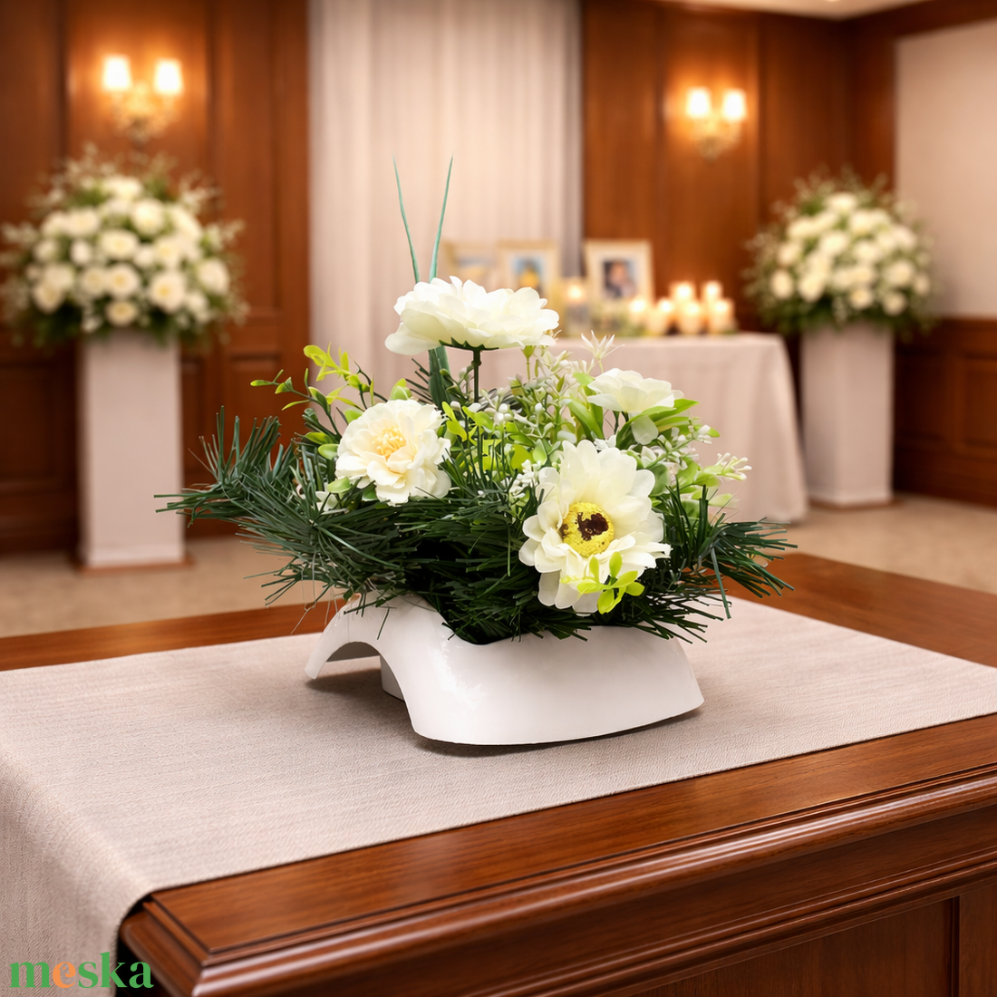 Elegáns fehér temetői dísz örökzölddel - otthon & életmód - vallás - temetkezési tárgy - sírdísz, kegyeleti dísz - Meska.hu