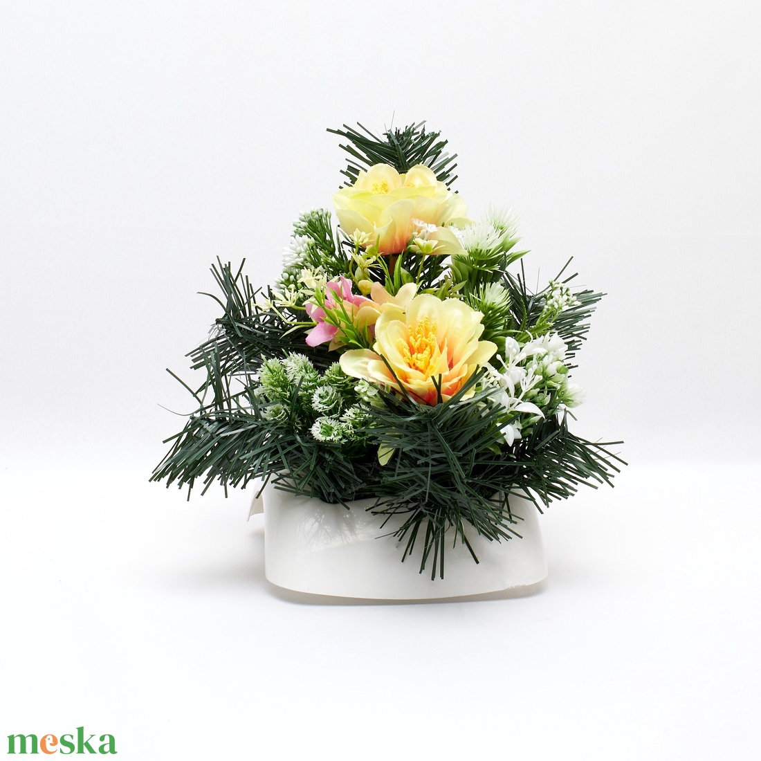 Sárga virágos temetői dísz zöld örökzölddel - otthon & életmód - vallás - temetkezési tárgy - sírdísz, kegyeleti dísz - Meska.hu