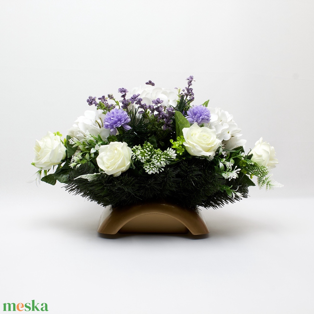 Fehér�lila elegáns sírdísz művirágokkal - otthon & életmód - vallás - temetkezési tárgy - sírdísz, kegyeleti dísz - Meska.hu