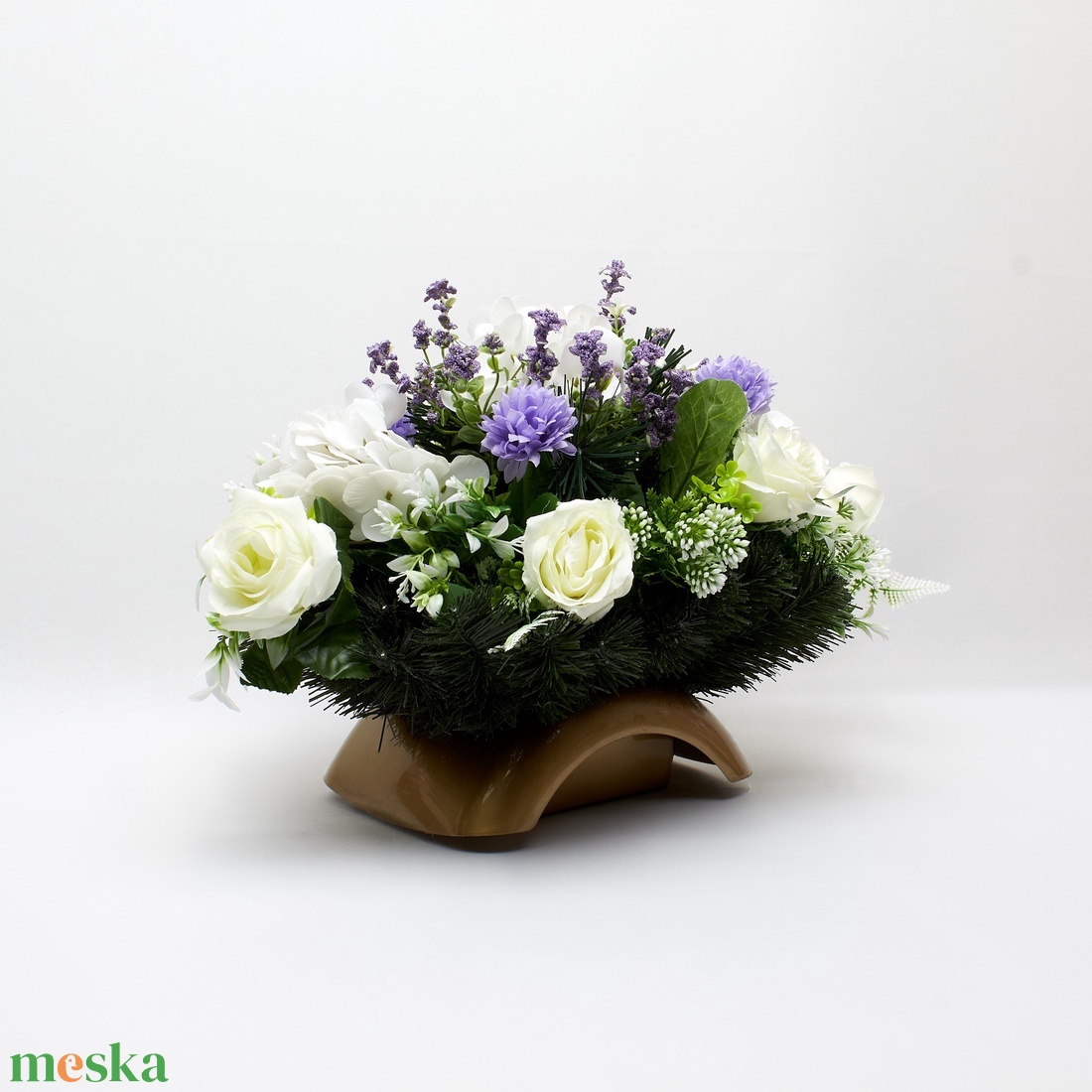 Fehér�lila elegáns sírdísz művirágokkal - otthon & életmód - vallás - temetkezési tárgy - sírdísz, kegyeleti dísz - Meska.hu