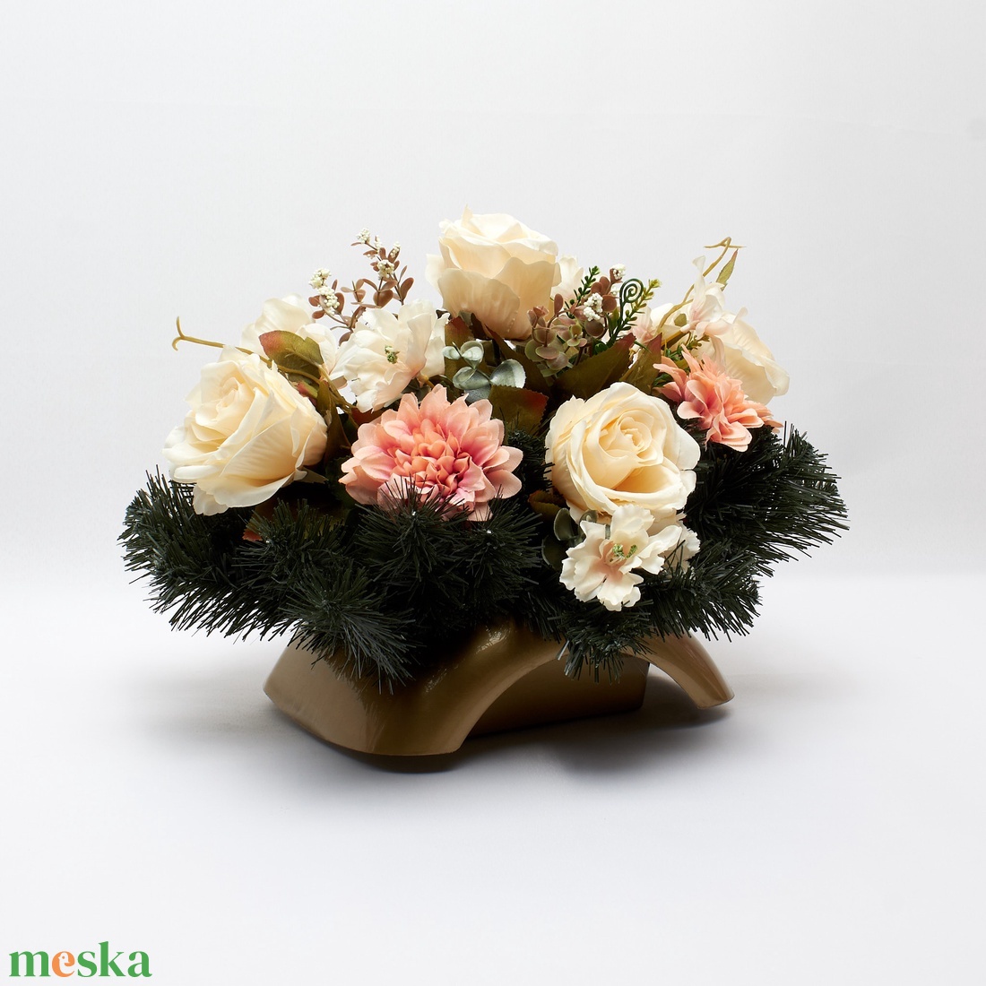 Barack�krém romantikus sírdísz művirágokkal - otthon & életmód - vallás - temetkezési tárgy - sírdísz, kegyeleti dísz - Meska.hu