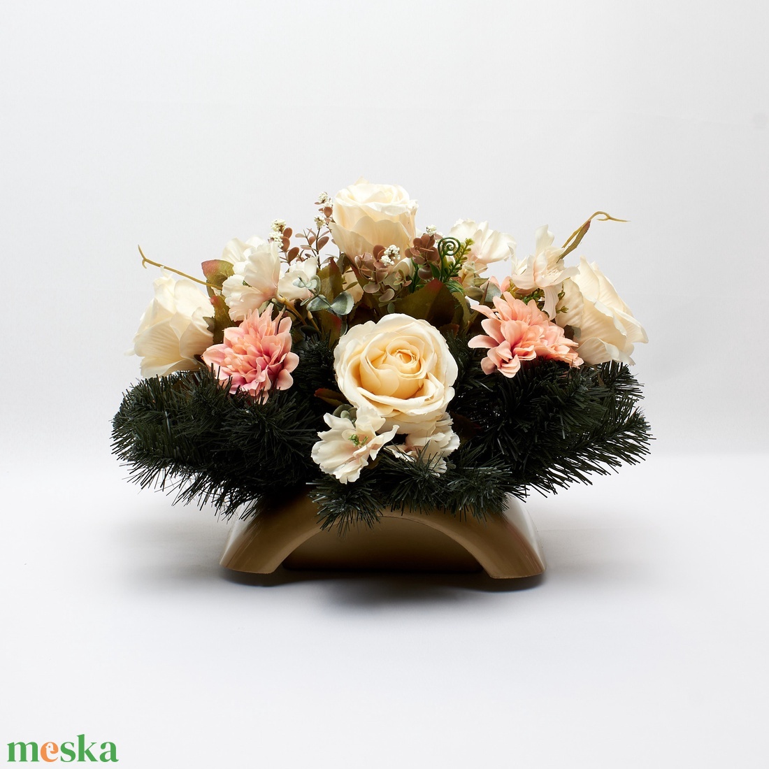 Barack�krém romantikus sírdísz művirágokkal - otthon & életmód - vallás - temetkezési tárgy - sírdísz, kegyeleti dísz - Meska.hu