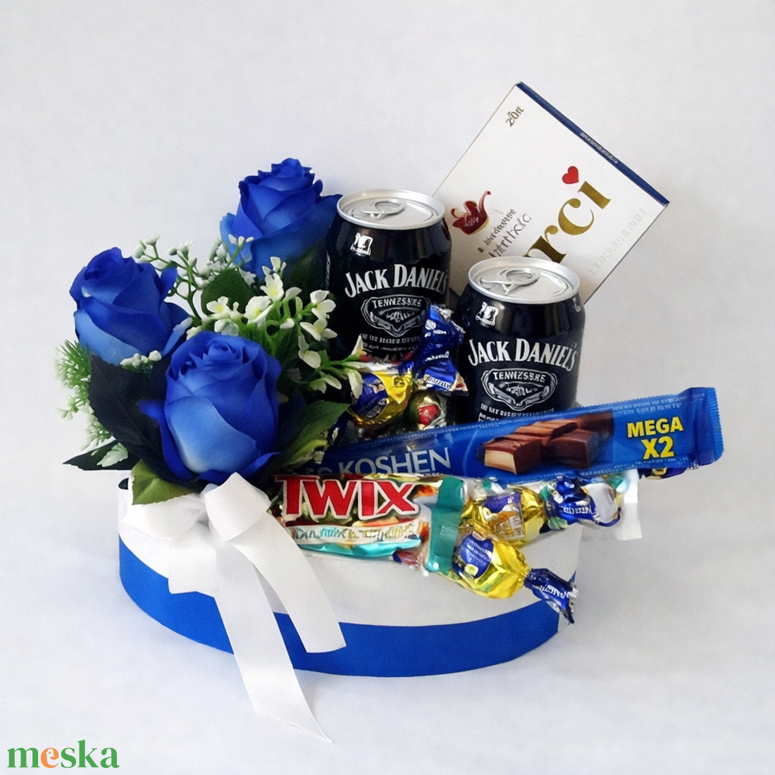 Kék masnis, celofánba csomagolt ajándékbox csokoládéval és italokkal - élelmiszer - édesség - kézműves csokoládé - Meska.hu